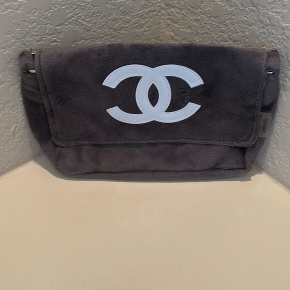 Chanel Precision Fuzzy Messenger Bag Charcoal Gray CC Logo Terry Cloth New - Picture 1 of 10